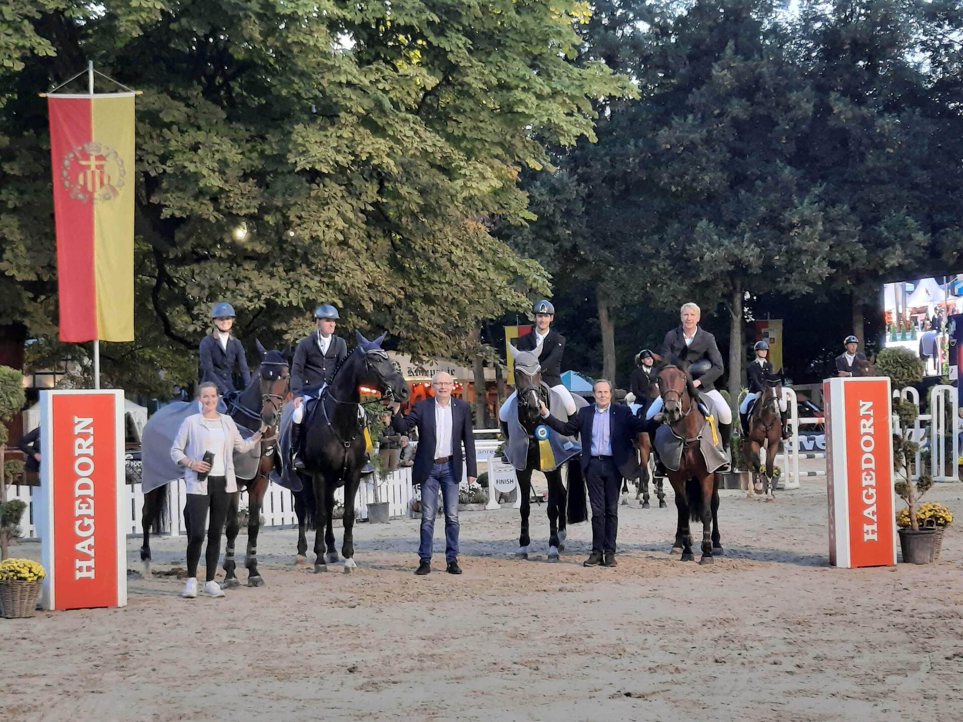 Siegerfoto Teamtrophy mit vier Pferden